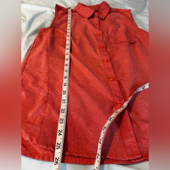 Women’s  Medium Sleeveless UPF Sum Protection. Salmon. Breathable lightweight - Picture 4 of 11